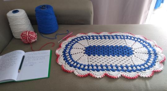 Tapete Econ&ocirc;mico de Croch&ecirc; - Oval (Janine Freitas)